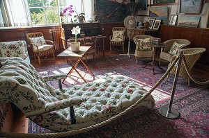 LE SALON-ATELIER ET SES PEINTURES, MAISON DU PEINTRE IMPRESSIONNISTE CLAUDE MONET, GIVERNY, EURE (27), NORMANDIE, FRANCE 