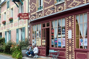 FACADE DE L'ANCIEN HOTEL BAUDY, GIVERNY, EURE (27), NORMANDIE, FRANCE 