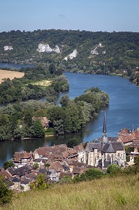 PANORAMA DU CHATEAU GAILLARD SUR LA SEINE, LA FALAISES DE CRAIE BLANCHE ET LE VILLAGE DU PETIT ANDELY, LES ANDELYS, EURE (27), NORMANDIE, FRANCE 