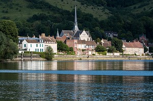 VILLAGE DU PETIT ANDELY EN BORD DE SEINE, LES ANDELYS, EURE (27), NORMANDIE, FRANCE 