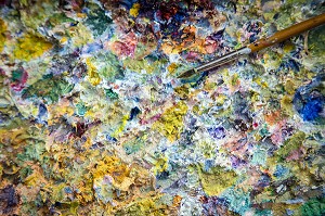 PALETTE DE PEINTURE DE LA PEINTRE MICHELE RATEL, POSES, EURE (27), NORMANDIE, FRANCE 