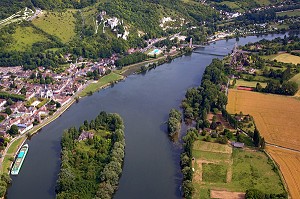 LA SEINE, LE PETIT ANDELY ET CHATEAU GAILLARD, LA VALLEE DE LA SEINE VUE DU CIEL, LES ANDELYS, EURE (27), NORMANDIE, FRANCE 