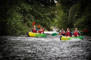 DESCENTE EN CANOE SUR LA RIVIERE LA RISLE, BRIONNE (27) EURE, FRANCE 