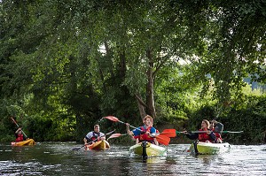 DESCENTE EN CANOE SUR LA RIVIERE LA RISLE, BRIONNE (27) EURE, FRANCE 