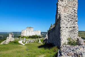LES MURAILLES DES REMPARTS DE LA FORTERESSE MEDIEVALE DE CHATEAU GAILLARD EDIFIE PAR LE ROI D'ANGLETERRE RICHARD COEUR DE LION EN 1198, LES ANDELYS, EURE (27), NORMANDIE, FRANCE 