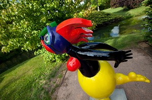 'MADAME CITRON' (1990), SCULPTURE DE JACKY COVILLE, PARC DES SCULPTURES, JARDIN DU CHATEAU DE VASCOEUIL, EURE (27), FRANCE