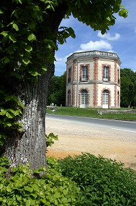 PAVILLON DE CHASSE OCTOGONAL (XVIIIE S.), RENDEZ-VOUS DES CHASSES A COURRE DE DIANE DE POITIERS, FORET D'ANET, EURE-ET-LOIR (28), FRANCE 