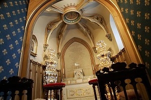 LE CENOTAPHE, ANCIENNE TRIBUNE ROYALE D'OU LOUIS XIV ET MADAME DE MAINTENON ASSISTAIENT AUX OFFICES CELEBREES DANS L'EGLISE SAINT-NICOLAS, CHATEAU DE MAINTENON, EURE-ET-LOIR, FRANCE 