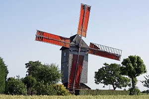 MOULIN A VENT DU BOIS DE FEUGERES, BEAUCE, EURE-ET-LOIR (28), FRANCE 