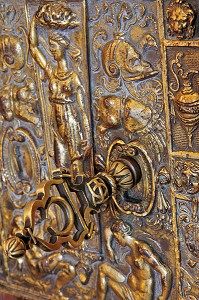 DETAIL DE LA PORTE DONNANT DANS LA SALLE DES GARDES, CHATEAU D'ANET, CONSTRUIT EN 1550 PAR PHILIBERT DE L'ORME POUR DIANE DE POITIERS, FAVORITE D'HENRI II, EURE-ET-LOIR (28), FRANCE 