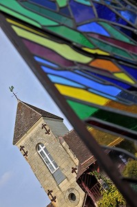 LA CHAPELLE, FABRICATION ARTISANALE DE VITRAUX TRADITIONNELS ET CONTEMPORAINS, ATELIERS LOIRE, LEVES, EURE-ET-LOIR (28), FRANCE 