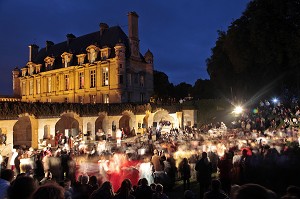 GRAND BAL EN COSTUME RENAISSANCE, CEREMONIE POUR LE RETOUR DE LA DEPOUILLE DE DIANE DE POITIERS A LA CHAPELLE SEPULCRALE DU CHATEAU D'ANET, 29 MAI 2010, EURE-ET-LOIR (28), FRANCE 