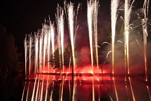 FEU D'ARTIFICE AU CHATEAU D'ANET, 29 MAI 2010, EURE-ET-LOIR, FRANCE 