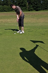 PUT EN APPROCHE DU TROU, GOLF DU BOIS D'O, SAINT-MAXIME-HAUTERIVE, CHATEAUNEUF-EN-THYMERAIS, EURE-ET-LOIR (28), FRANCE 