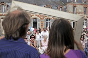 HISTOIRES ET CONTES DEVANT LE PETIT CHATEAU, FETE DES LIVRES, LA FERTE-VIDAME, EURE-ET-LOIR (28), FRANCE 