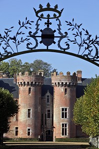 GRILLE AUX ARMOIRIES DE SULLY, CHATEAU DE VILLEBON, DERNIERE DEMEURE DU DUC DE SULLY MORT EN 1641, VILLEBON, EURE-ET-LOIR (28), FRANCE 