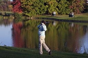 JOUEURS SUR LE PARCOURS, GOLF PARC ARBORETUM DE NANTILLY, CREATION DE ROBERT HERSANT, LA CHAUSSEE D'IVRY, EURE-ET-LOIR (28), FRANCE 