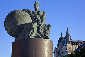 MONUMENT DE LA DECLARATION DES DROITS DE L'HOMME ET DU CITOYEN, PLACE DU CHATELET, CHARTRES, EURE-ET-LOIR, FRANCE 