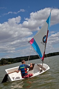 OPTIMIST, STAGE DE VOILE POUR ENFANTS, EURE-ET-LOIR, FRANCE 