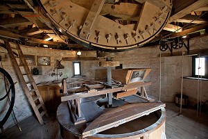MOULIN A VENT DE FROUVILLE-PENSIER, EURE-ET-LOIR, FRANCE 