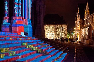 ILLUMINATION DU PORTAIL NORD DE LA CATHEDRALE NOTRE-DAME LORS DU FESTIVAL 'CHARTRES EN LUMIERES', ANIMATION ET REALISATION XAVIER DE RICHEMOND, EURE-ET-LOIR (28), CENTRE, FRANCE 