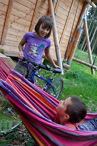 VACANCES AU VERT EN FAMILLE AU CAMPEMENT HUTTOPIA, EURE-ET-LOIR, FRANCE 