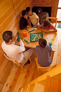 VACANCES AU VERT EN FAMILLE AU CAMPEMENT HUTTOPIA, EURE-ET-LOIR, FRANCE 