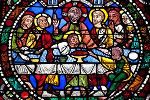 LA CENE, REPAS DE JESUS AVEC SES APOTRES, PASSION DU CHRIST, DETAIL DU VITRAIL DU PORTAIL ROYAL, CATHEDRALE DE CHARTRES, EURE-ET-LOIR (28), FRANCE 