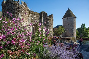 TOUR ET FORTIFICATION DE LA CITE MEDIEVALE DE BONNEVAL, SURNOMMEE LA PETITE VENISE DE LA BEAUCE, EURE-ET-LOIR (28), FRANCE 