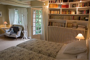 CHAMBRE D'HOTES 'LA SABOTIERE', DAMPIERRE-SUR-AVRE, (28) EURE-ET-LOIR, FRANCE 