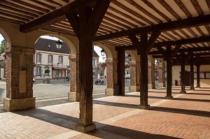 LES HALLES COUVERTES DE LA MAIRIE DE LA FERTE-VIDAME, EURE-ET-LOIR (28), FRANCE 