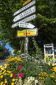 VILLAGE FLEURI DE FAINS-LA-FOLIE, EURE-ET-LOIR (28), FRANCE 