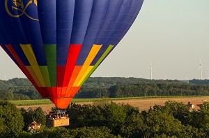 VOL EN MONTGOLFIERE AU DESSUS DE LA VALLEE DE L’EURE, EURE-ET-LOIR (28), FRANCE 