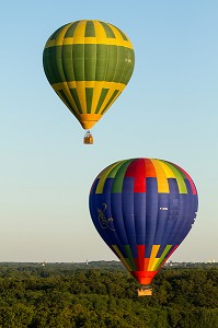 VOL EN MONTGOLFIERES AU DESSUS DE LA VALLEE DE L’EURE, EURE-ET-LOIR (28), FRANCE 