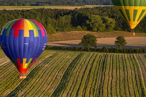 VOL EN MONTGOLFIERES AU DESSUS DE LA VALLEE DE L’EURE, EURE-ET-LOIR (28), FRANCE 