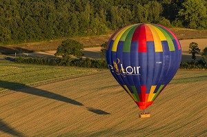 VOL EN MONTGOLFIERE AU DESSUS DE LA VALLEE DE L’EURE, EURE-ET-LOIR (28), FRANCE 