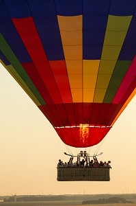VOL EN MONTGOLFIERE AU DESSUS DE LA VALLEE DE L’EURE, EURE-ET-LOIR (28), FRANCE 