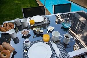 PETIT DEJEUNER, LA MAISON PARADIS, CHAMBRE D'HOTES, CHARTRES, EURE-ET-LOIR (28), FRANCE 