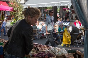 LE MARCHE AUX LEGUMES DE LA PLACE BILLARD, CHARTRES, EURE-ET-LOIR (28), FRANCE 