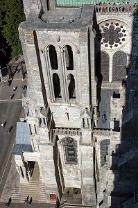 VUE DEPUIS LES TOITS DE LA CATHEDRALE NOTRE-DAME DE CHARTRES, PATRIMOINE MONDIAL DE L'UNESCO, EURE-ET-LOIR (28), FRANCE 