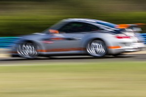PORSCHE 997 GT3 SUR LA PISTE EN FOND FILE, STAGE DE PILOTAGE SUR CIRCUIT AUTOMOBILE, PRO-PULSION, DREUX, EURE-ET-LOIR (28), FRANCE