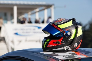 CASQUE DE PILOTE, STAGE DE PILOTAGE SUR CIRCUIT AUTOMOBILE, PRO-PULSION, DREUX, EURE-ET-LOIR (28), FRANCE 