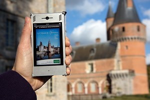 VISITE INDIVIDUELLE DU CHATEAU DE MAINTENON A L'AIDE D'UN AUDIO GUIDE OU IPOD, MAINTENON, EURE-ET-LOIR (28), FRANCE 