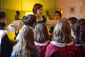 ANIMATION POUR LES ENFANTS AVEC LES PETITS AMBASSADEURS, VISITE EN COSTUMES D'EPOQUE DU CHATEAU DE MAINTENON, EURE-ET-LOIR (28), FRANCE 