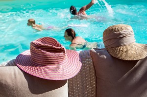 PISCINE DE LA MAISON D'HOTES DE CHARME 'LA BERGERIE', CHAMBRES D'HOTES DE MADAME MARTINE LAFONT, HOUX, EURE-ET-LOIR (28), FRANCE 