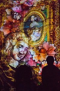 PORTRAIT DE PAUL SCARON, PREMIER MARI DE MADAME DE MAINTENON QUI DEVIENDRA L'EPOUSE SECRETE DU ROI LOUIS XIV, SPECTACLE SONS ET LUMIERE 'MADAME DE MAINTENON OU L'OMBRE DU SOLEIL', SCENOGRAPHIE DE XAVIER DE RICHEMOND, CHATEAU DE MAINTENON, EURE-ET-LOIR (28), FRANCE 