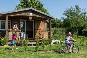 VACANCES EN FAMILLE, LOCATION SAISONNIERE DE CHALETS ET MOBIL HOMES, CAMPING DU PERCHE, FONTAINE-SIMON, EURE-ET-LOIR (28), FRANCE 