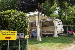 ZONE DE PASSAGE POUR CARAVANE ET CAMPING-CAR, CAMPING PARC DE LOISIRS DE BROU, EURE-ET-LOIR (28), FRANCE 