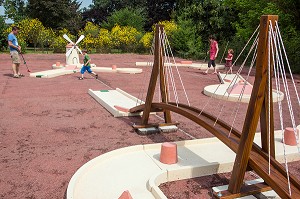 MINI GOLF DE LA MAISON D'HOTES LA PLACE SAINT-MARTIN, MARBOUE, EURE-ET-LOIR (28), FRANCE 