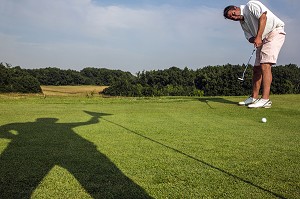 PUTTING SUR LE GREEN, GOLF DE CHARTRES, FONTENAY-SUR-EURE, EURE-ET-LOIR (28), FRANCE 